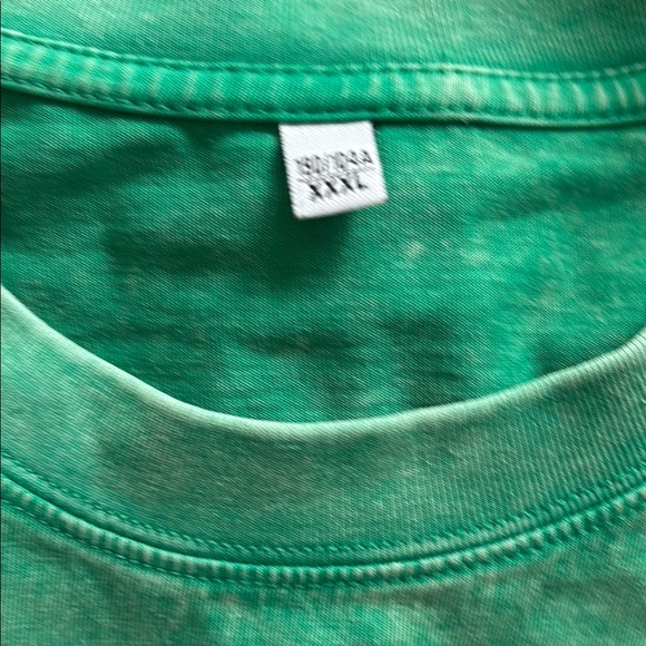 Green Turtle Graphic Tee - Picture 2 of 8